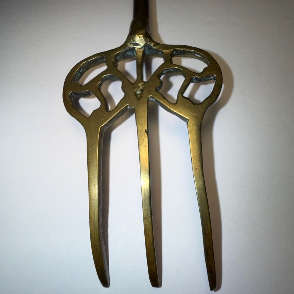 Vintage English Solid Brass Toasting Fork with Man and Building - Picture 11 of 12